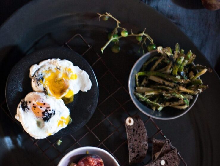 Poached Eggs With Deep-fried Asparagus