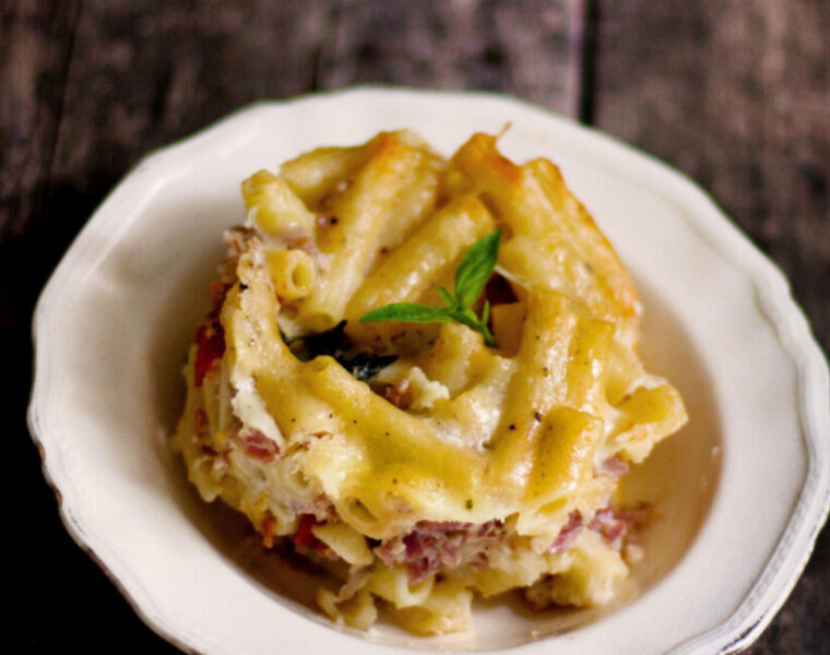 Creamy Macaroni with Salami & Chilli